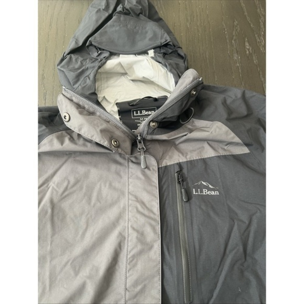 L.L. Bean Misses ‎ Petite Medium Hiking Jacket.         44